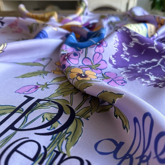 SOLD SOLD SOLD Authentic Longchamp Scarf - Picture 4 of 10